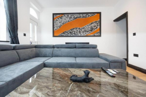 Midnight Manor-High Speed Wi-Fi-Cinema Room-Sleeps6